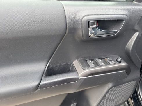Used 2023 Toyota Tacoma TRD Sport w/ Technology Package AWD/4WD image 8