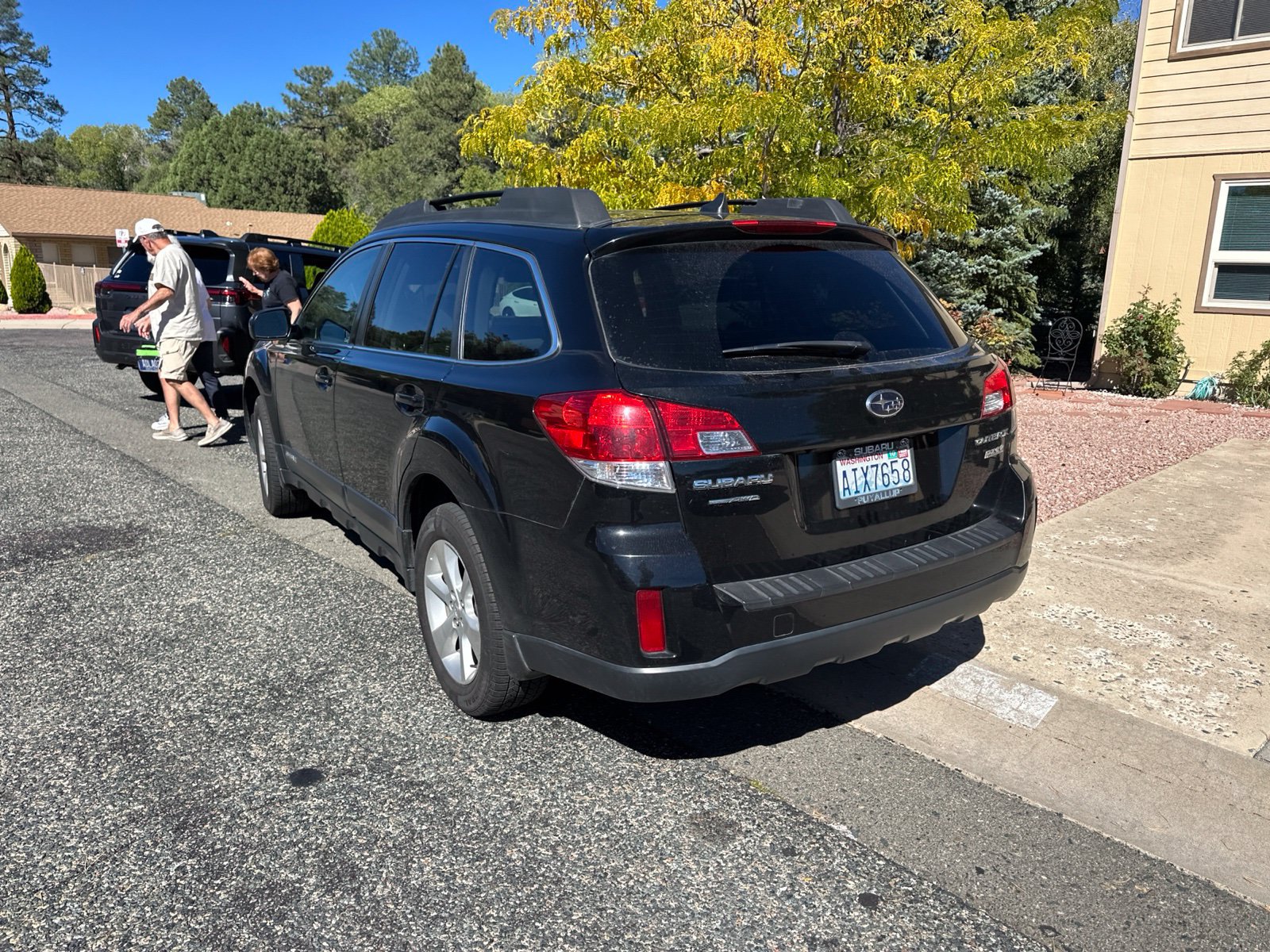Used 2013 Subaru Outback 2.5i Limited w/ Moonroof Pkg AWD/4WD image 9