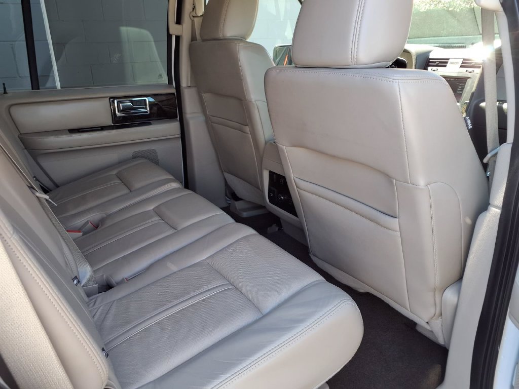 Used 2015 Lincoln Navigator 2WD image 32
