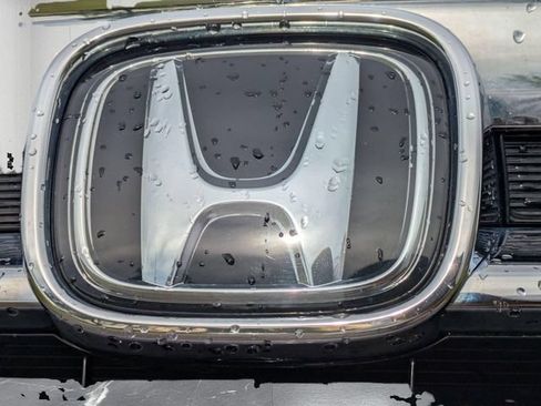 Used 2021 Honda Pilot Touring image 9