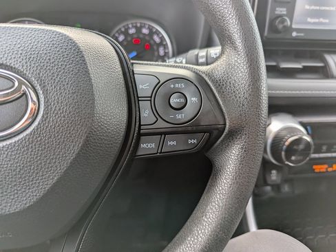 Used 2020 Toyota RAV4 XLE image 27