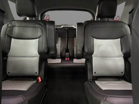 Used 2024 Ford Explorer XLT w/ Equipment Group 202A image 20