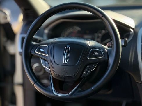 Used 2018 Lincoln MKZ Reserve image 13