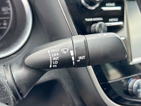 Used 2018 Toyota Camry SE FWD image 24