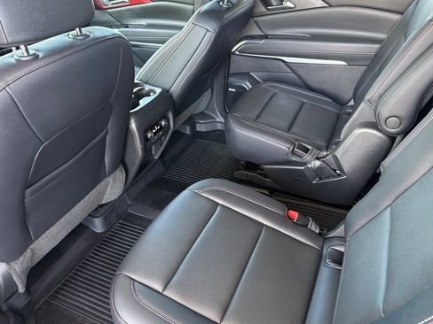 Used 2024 Chevrolet Traverse Z71 w/ Enhanced Driving Package AWD/4WD image 6