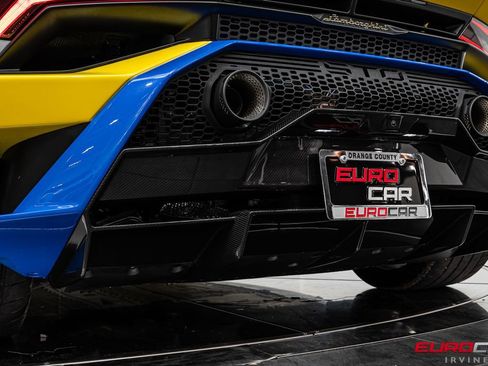 Used 2022 Lamborghini Huracan STO RWD image 25