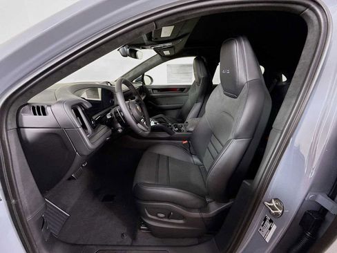 New 2025 Porsche Cayenne GTS image 5