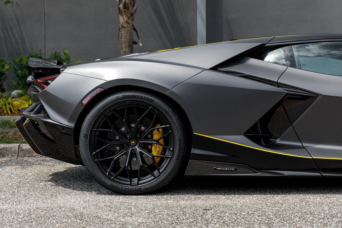 Used 2025 Lamborghini Revuelto AWD/4WD image 27