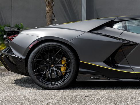 Used 2025 Lamborghini Revuelto AWD/4WD image 27