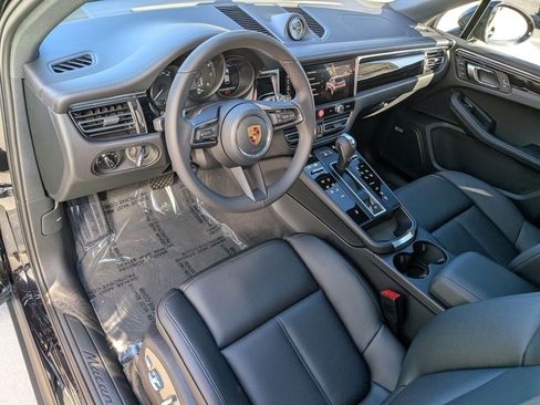 New 2026 Porsche Macan image 4