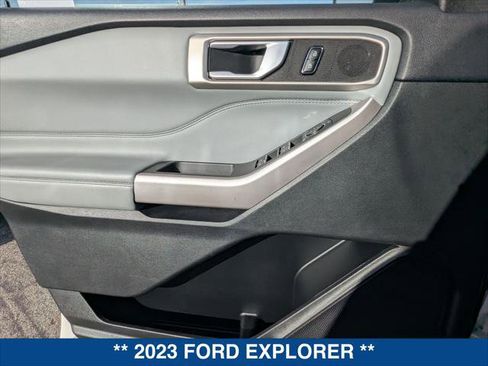 Used 2023 Ford Explorer XLT w/ Equipment Group 202A image 10