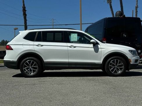 Used 2020 Volkswagen Tiguan SE w/ Panoramic Sunroof Package AWD/4WD image 3