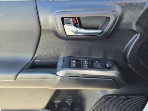 Used 2021 Toyota Tacoma TRD Off-Road w/ TRD Premium Off Road Package AWD/4WD image 17