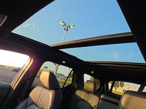 Used 2025 Honda Pilot Black Edition image 16