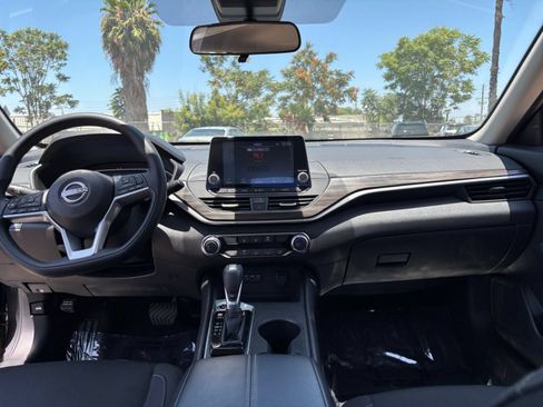 Used 2025 Nissan Altima 2.5 SV FWD image 34