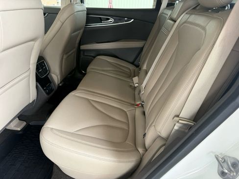 Used 2022 Lincoln Nautilus FWD image 5