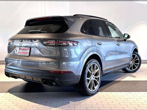 Used 2023 Porsche Cayenne AWD/4WD image 10