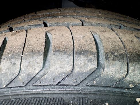 Used 2019 Chevrolet Bolt Premier w/ Infotainment Package image 31