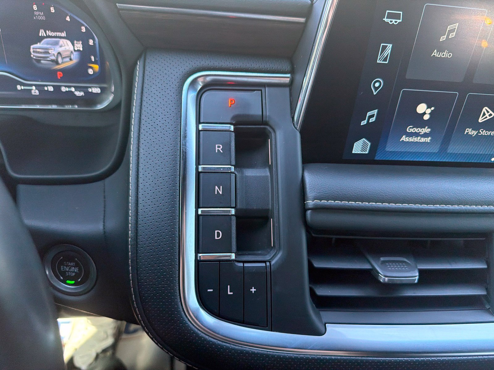 Used 2022 Chevrolet Suburban Premier AWD/4WD image 16