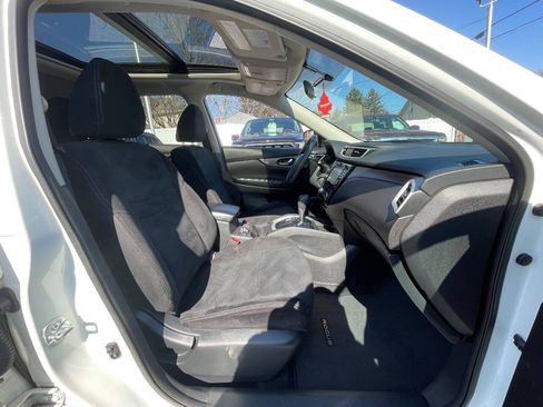 Used 2016 Nissan Rogue SV w/ SV Premium Package AWD/4WD image 32