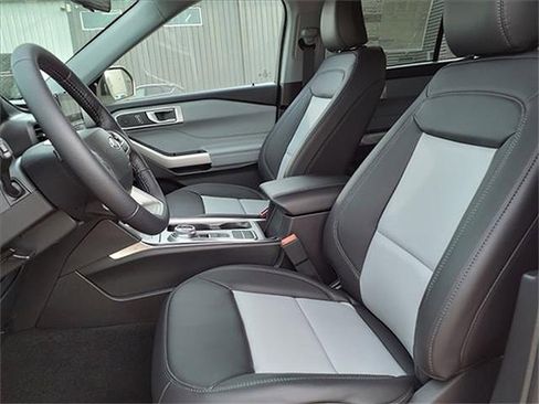 New 2023 Ford Explorer XLT w/ Equipment Group 202A image 16