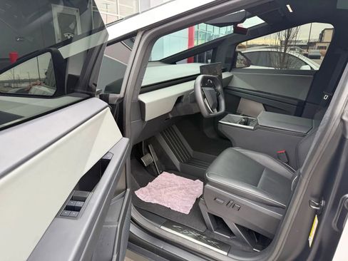 Used 2025 Tesla Cybertruck AWD Crew Cab image 6