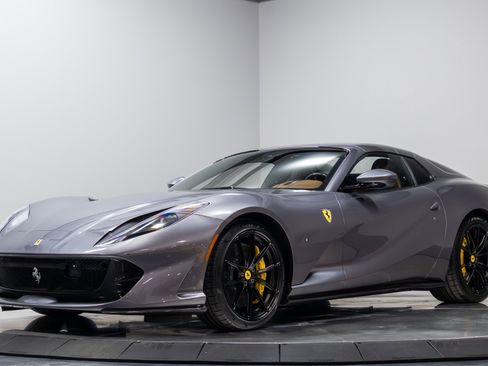 Used 2021 Ferrari 812 GTS image 3