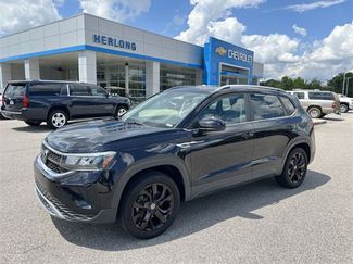 Used 2022 Volkswagen Taos SE image 1