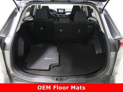 Used 2019 Toyota RAV4 LE image 27