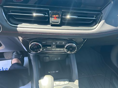 Used 2025 Chevrolet TrailBlazer RS w/ Convenience Package FWD image 15