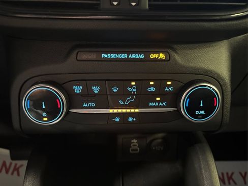 Certified 2025 Ford Escape ST-Line AWD/4WD image 32
