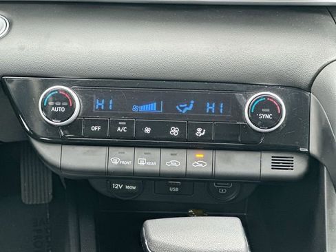 Used 2023 Hyundai Elantra SEL w/ Winter Weather Package image 18