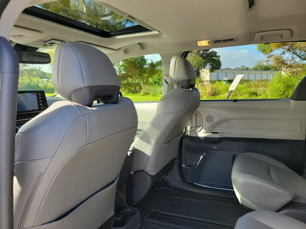 Certified 2021 Toyota Sienna XLE w/ XLE Plus Package FWD image 26