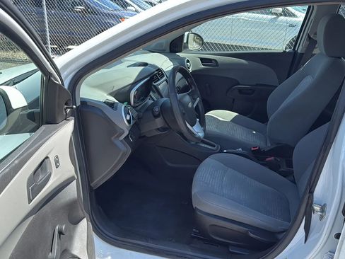 Used 2020 Chevrolet Sonic LT image 23