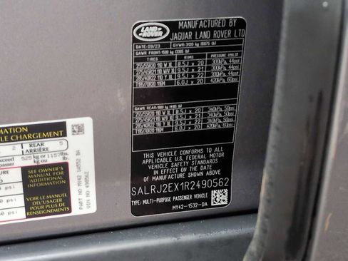 Used 2024 Land Rover Discovery S image 37