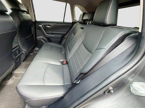 Used 2021 Toyota RAV4 XLE Premium image 22