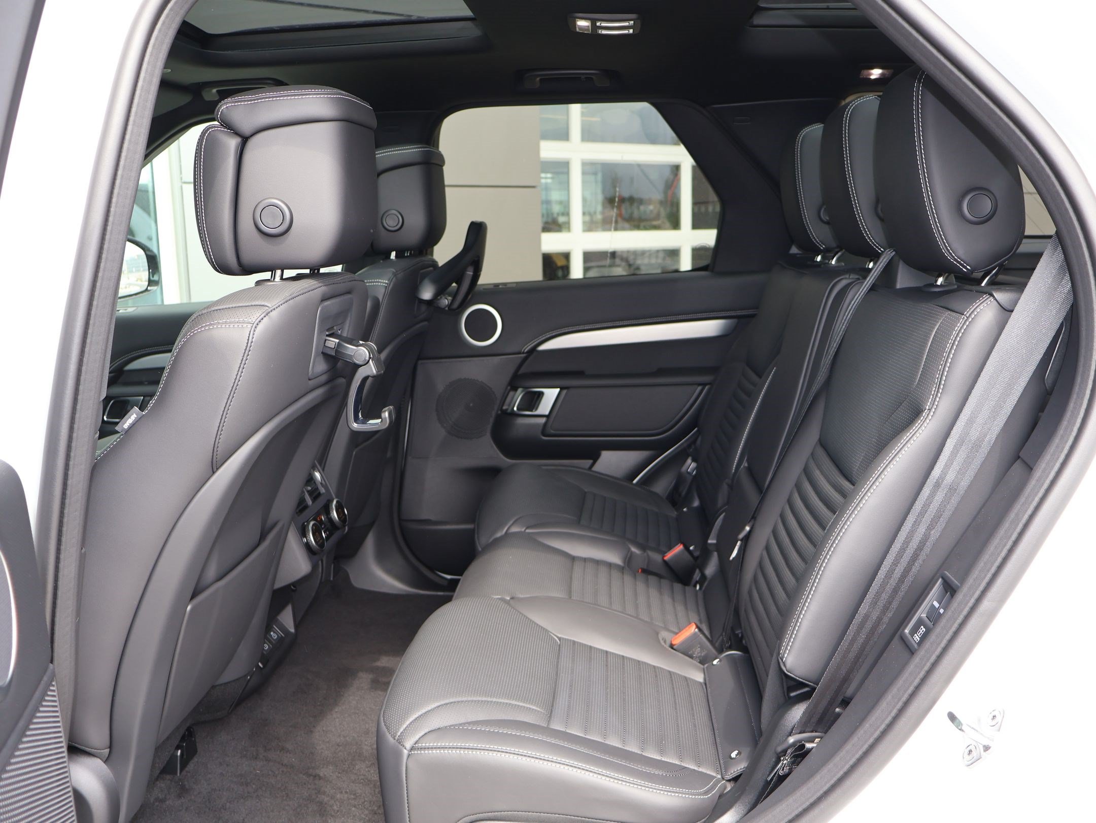 New 2026 Land Rover Discovery Dynamic SE AWD/4WD image 21