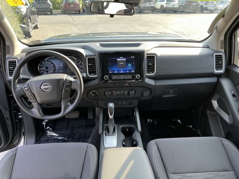 Used 2022 Nissan Frontier SV AWD/4WD image 14
