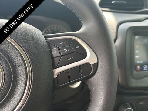 Used 2018 Jeep Renegade Latitude FWD image 23