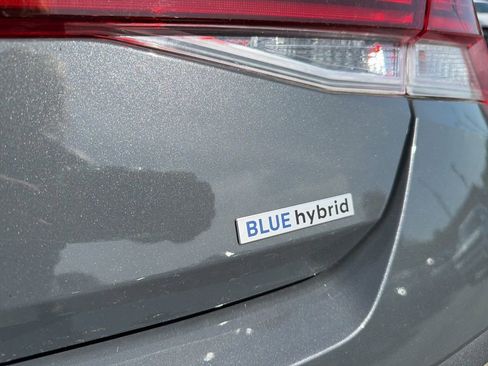 Used 2025 Hyundai Elantra Hybrid FWD image 11