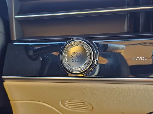 New 2026 Genesis GV70 2.5T Advanced image 17