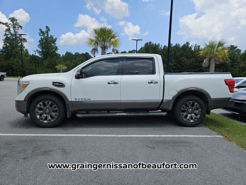 Used 2017 Nissan Titan Platinum Reserve RWD image 6