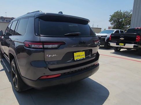 Used 2022 Jeep Grand Cherokee L Laredo RWD image 7