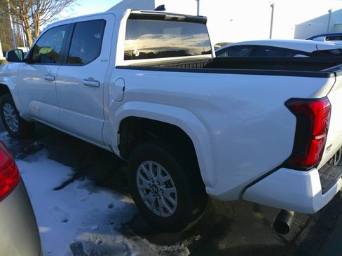 Used 2024 Toyota Tacoma SR5 image 9