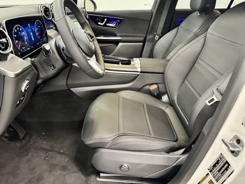 Certified 2025 Mercedes-Benz GLC 300 image 5
