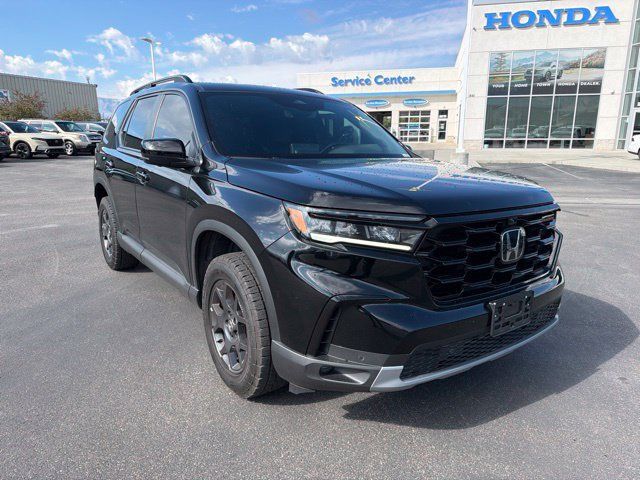 Used 2024 Honda Pilot TrailSport image 2