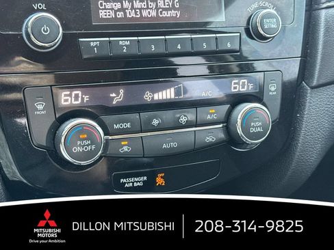 Used 2017 Nissan Rogue SV AWD/4WD image 20
