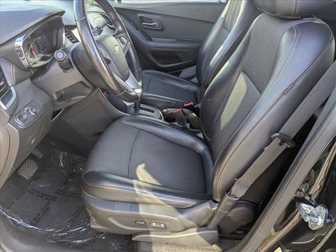 Used 2019 Chevrolet Trax LT w/ LT Convenience Package image 15
