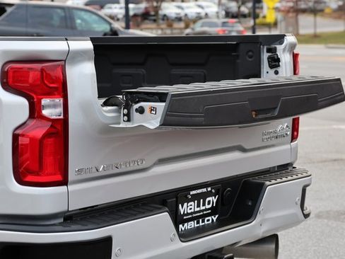 Used 2022 Chevrolet Silverado 2500 High Country w/ Z71 Off-Road Package image 13