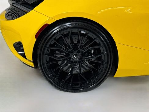 Used 2024 McLaren 750S Spider image 32